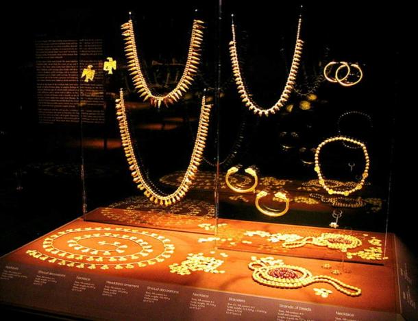 ancient-gold-bracelets-and-necklaces